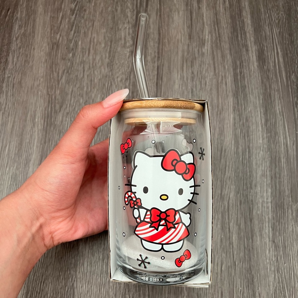 Hello Kitty Glass Tumblr With Lid and Straw 🎄